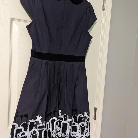 Sourpuss Grave Digger Lizzie Dress Graveyard  SIZE LARGE - Picture 2 of 3
